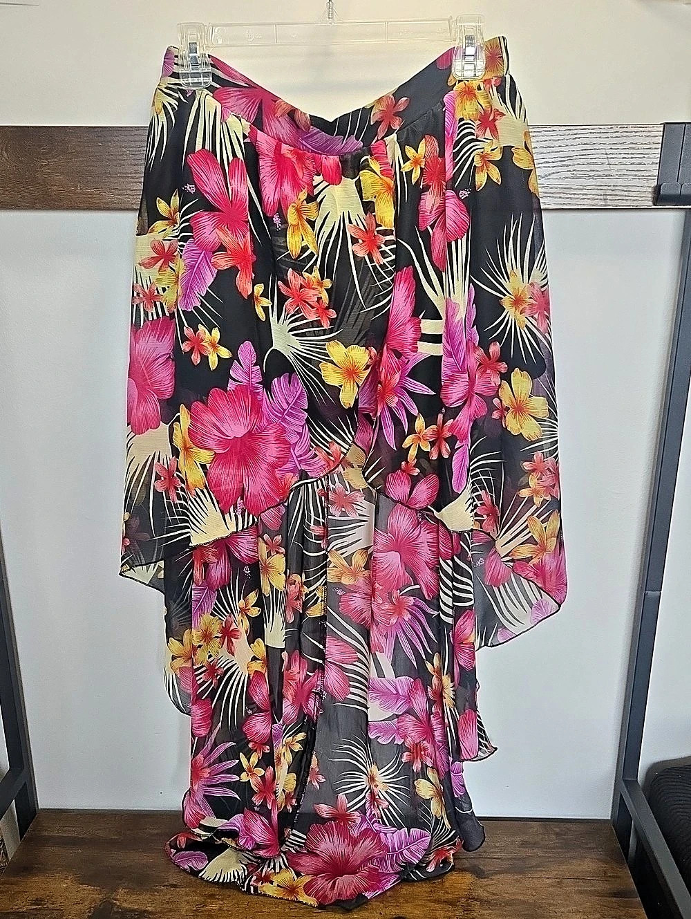 Parisian Floral Maxi Skirt in Black & Pink Size Large Like New